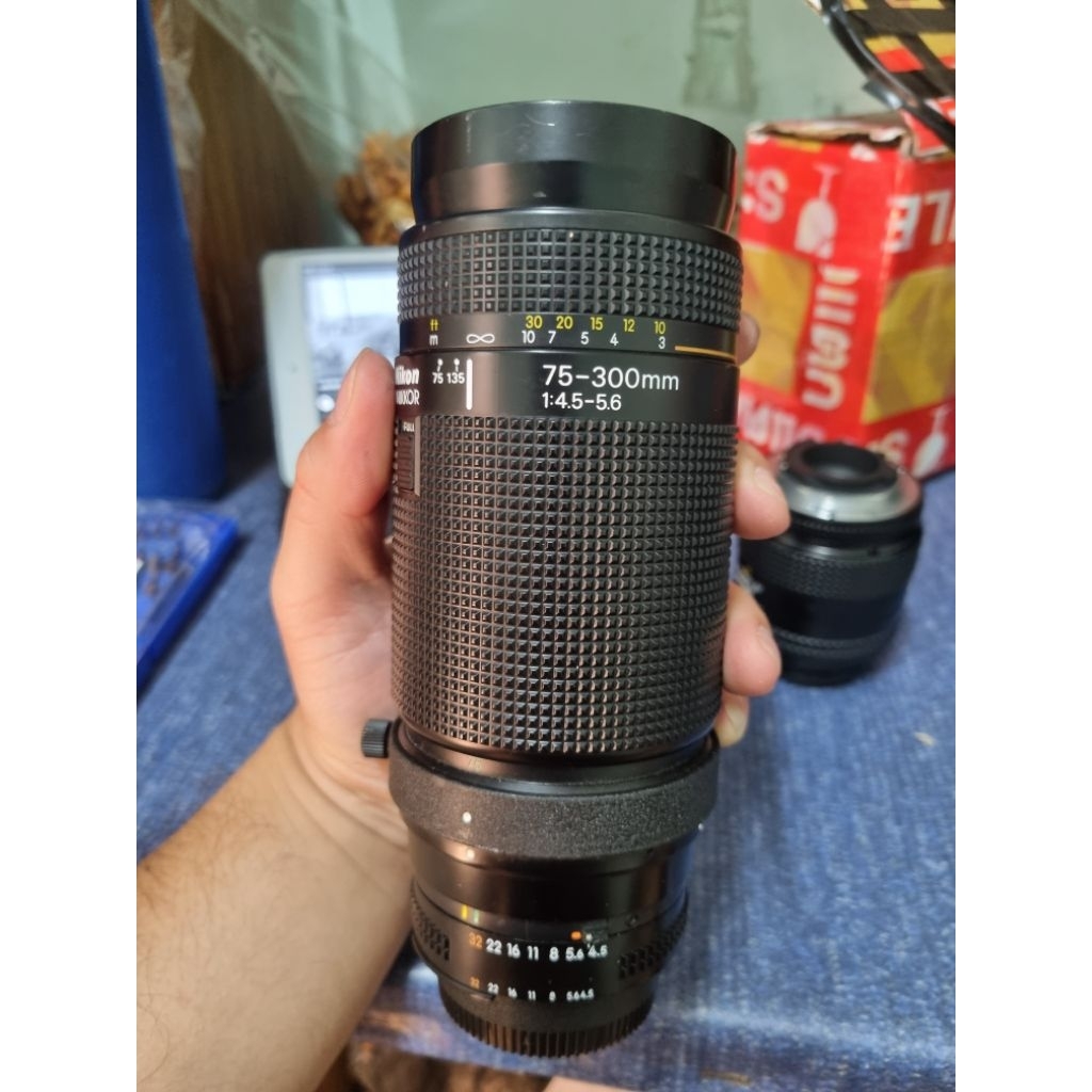 Nikon  AF 75-300mm f/4-5.6