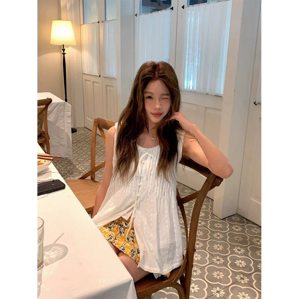 8484# เสื้อแขนกุดคอยู กระดุมหน้าผ้าลูกไม้ เนื้อผ้าดี งานสวย TAG:WG.WE 🇰🇷 - รูปที่ 3