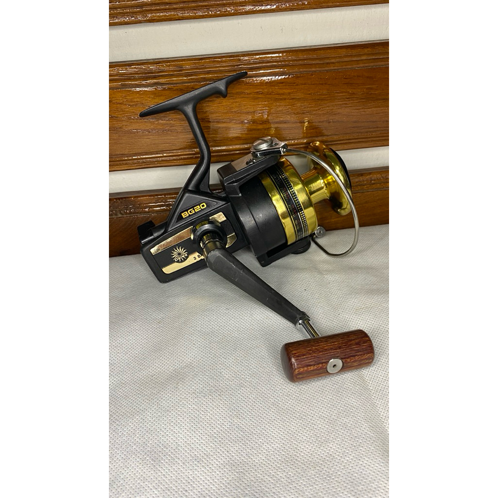 รอกสปิน  แบรนด์ Daiwa BG20 Japan ขอบร่อง