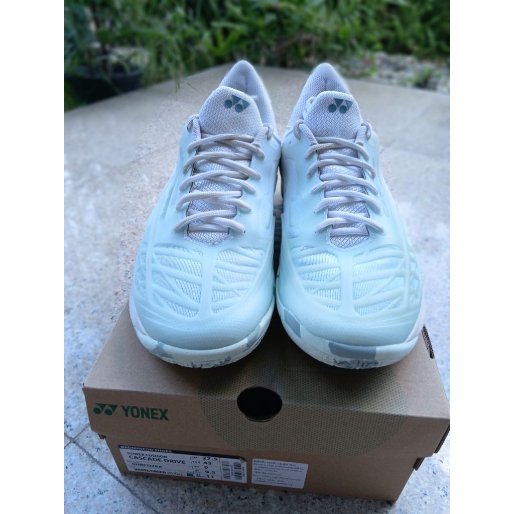 รองเท้าแบดมินตัน YONEX size 43
