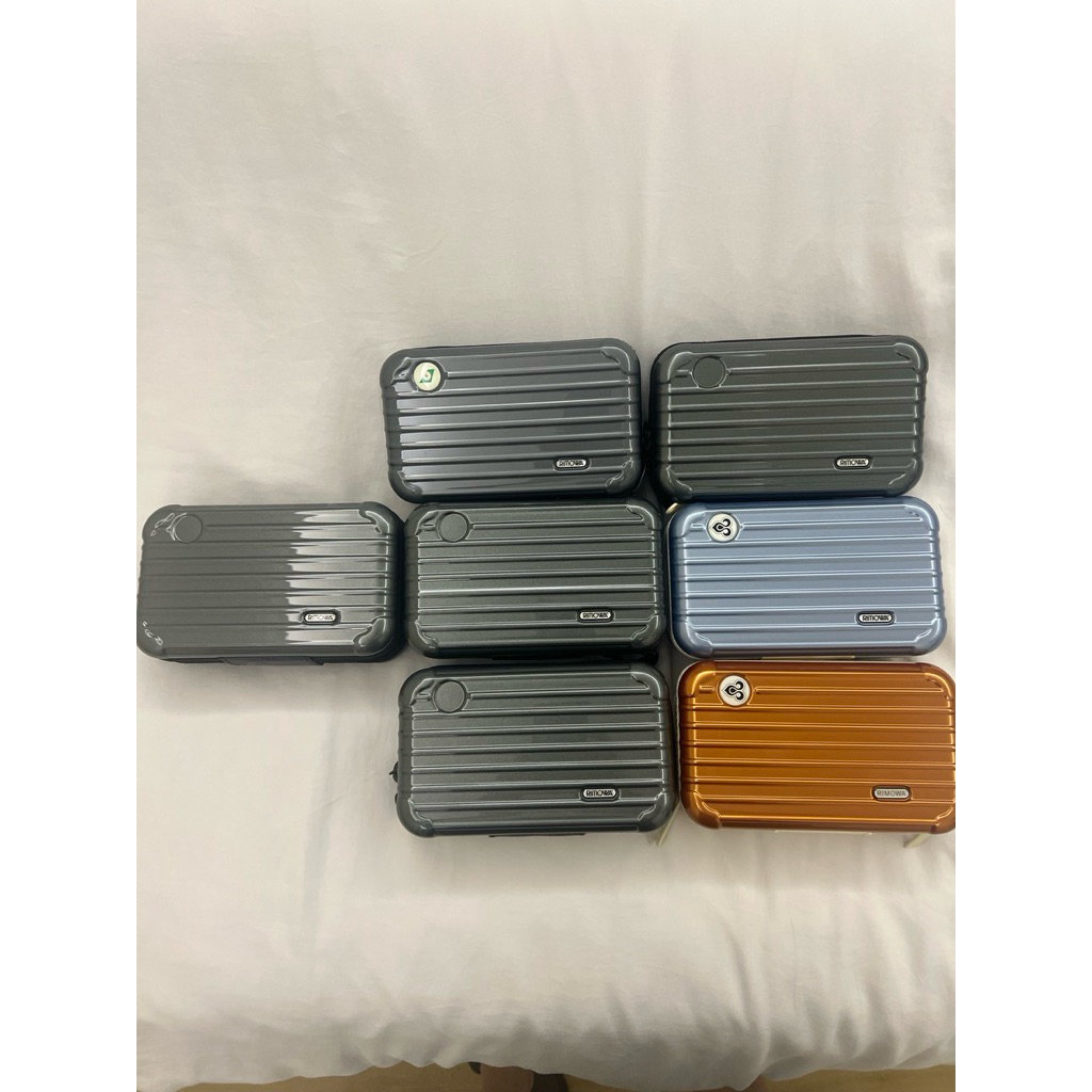 กระเป๋า rimowa amenity kit จากสายการบิน มีแต่กระเป๋าไม่มีของด้านในนะคะ
