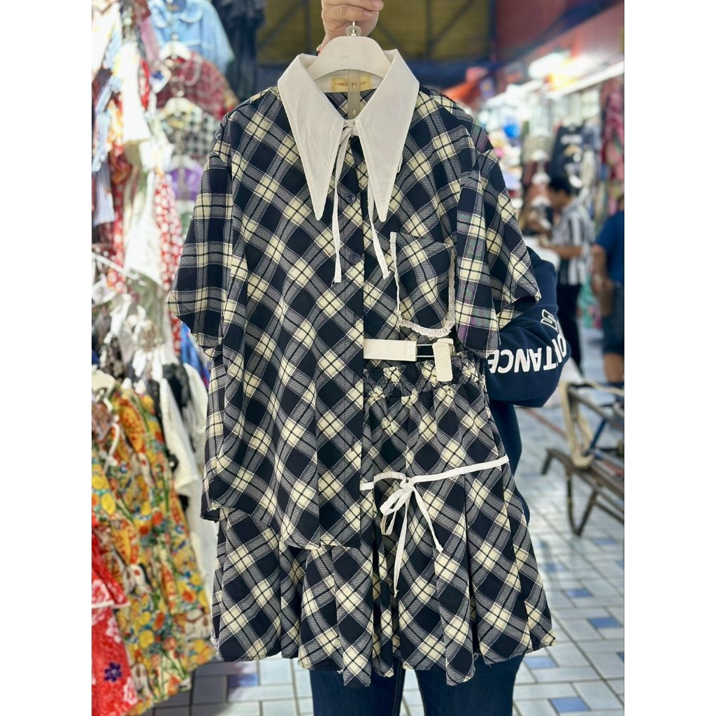 ชุดเซ็ทแฟชั่นสาวอวบ ผ้าโพลีเอสเตอร์ลายสก็อตเสื้อคอปกผูกโบว์ +กระโปรงรอบตัวมีกางเกงซับด้านใน🤎🖤 - รูปที่ 3