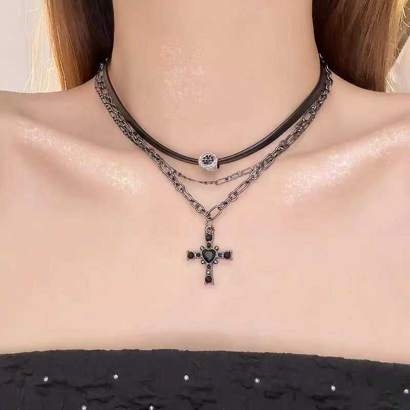 สร้อยคอหลายชั้นไม้กางเขนสไตล์ดาร์ก สำหรับผู้หญิง สวมซ้อน สไตล์ฮิปฮอปหวานเท่ ดีไซน์เอกลักษณ์