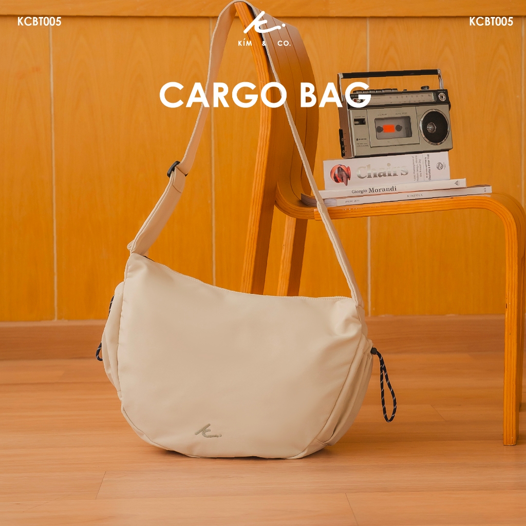 KIM&CO. ORIGINAL - CARGO BAG(KCBT005) กระเป๋า Crossbody Bag มี 5 สี ผ้าสะท้อนน้ำ