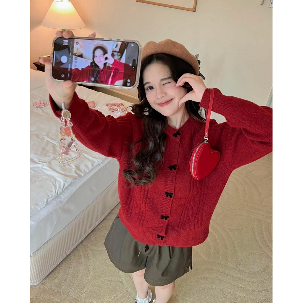 ส่งต่อ swissroll cardigan สีแดง 🍅 dailylook.sm