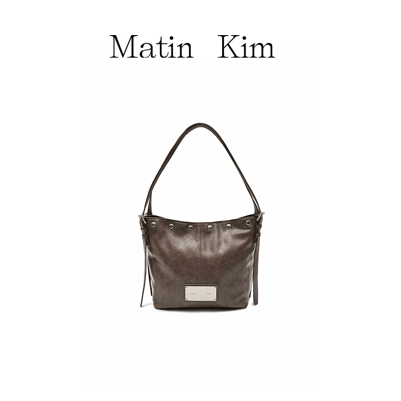 【Matin Kim】 MATIN STUD POINT SMALL SHOULDER BAG กระเป๋าสะพายไหล่ขนาดเล็ก