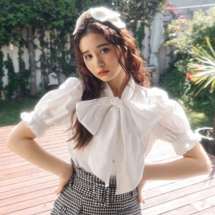 เสื้อเบลาส์แขนพองแบบริบบิ้นวอลลุ่ม