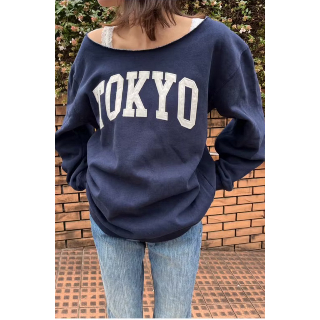 (พร้อมส่ง/ของแท้)  Brandy Melville Sweater ปาดไหล่ tokyo