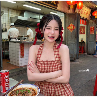 #Nantana เซทคล้องคอบอลลูนนลายสก็อตแดง+กางเกงขาสั้นสีขาวทรงขย…