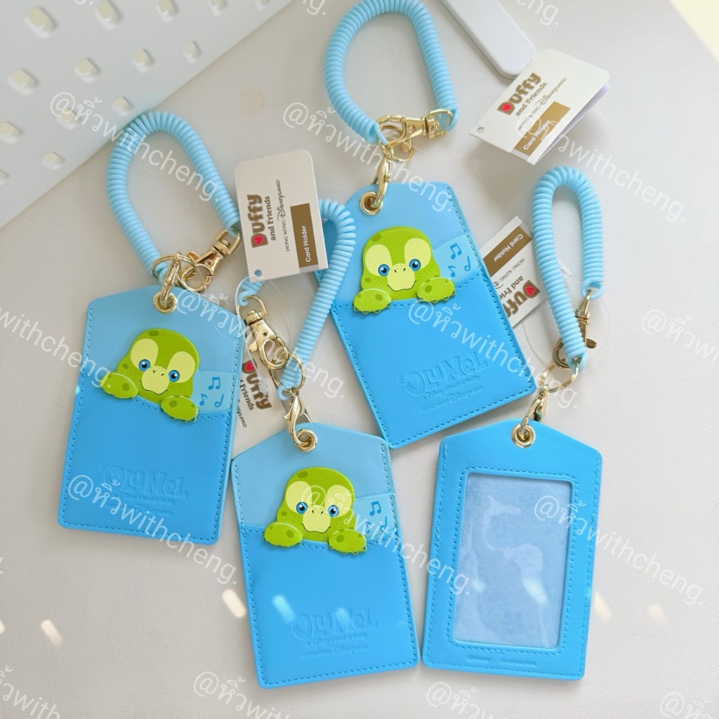 พร้อมส่ง ✅ พวงกุญแจ พร้อม ซองใส่บัตร Olu Mel Duffy and Friends จาก Hong Kong Disneyland
