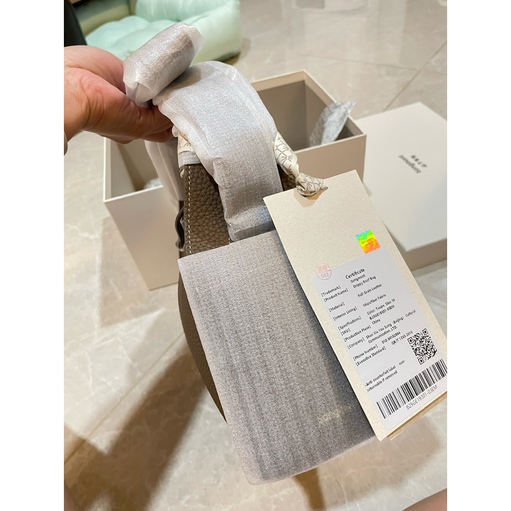 ของใหม่ drippy medium taupe ใบใหญ่ใส่ของได้เยอะ ส่งแมสได้ค่ะ - รูปที่ 2