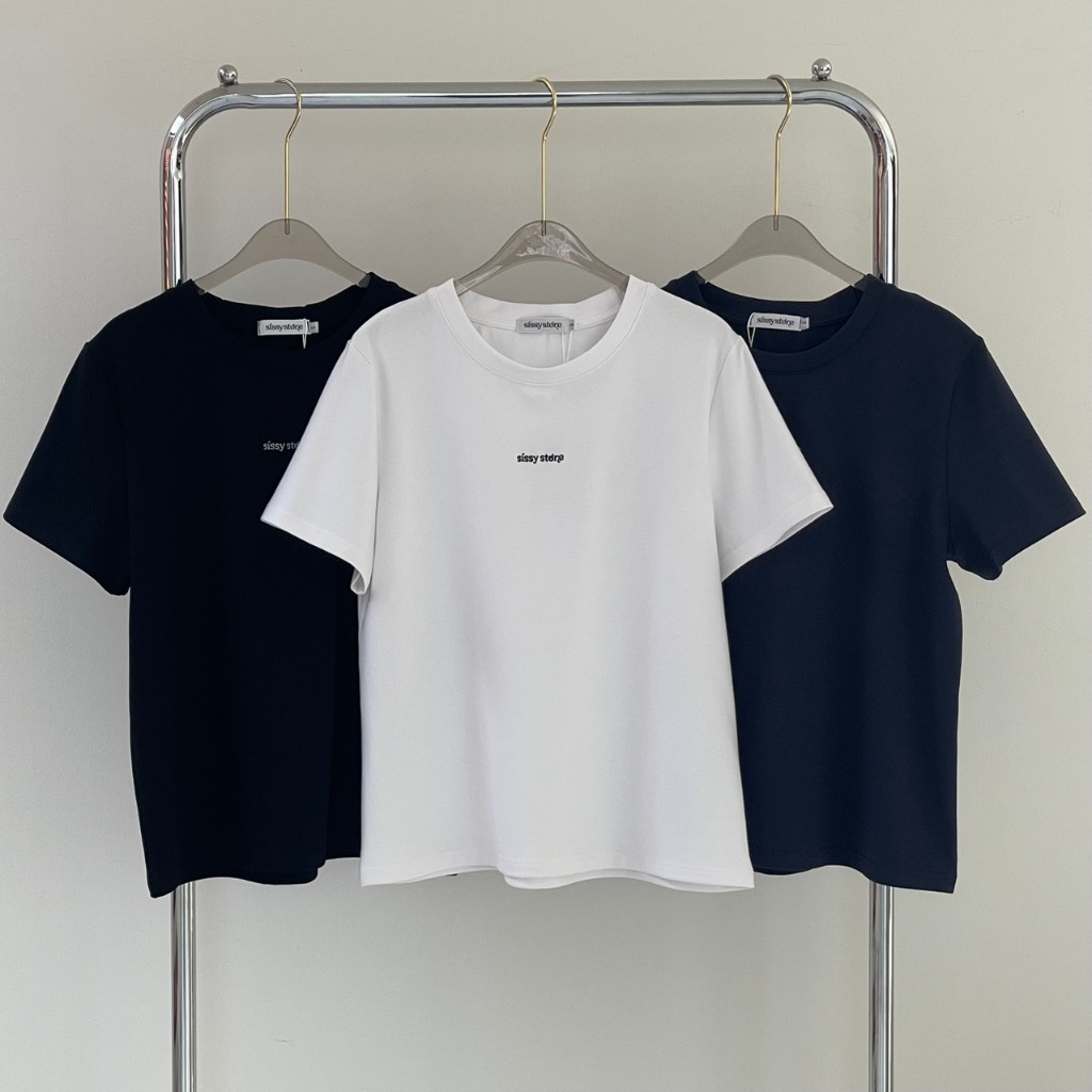 SISSY : เสื้อยืดคอกลมแขนสั้น (S–L) ทรงเบสิคปักโลโก้มินิมอล ใส่สบาย ใส่ได้ทุกวัน