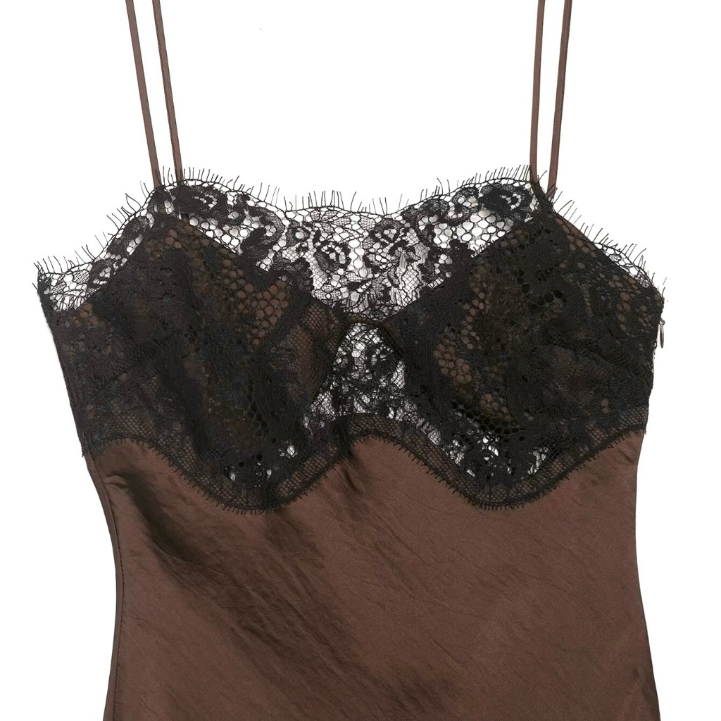 เดรสซาตินชายเบี่ยงน้ำตาล [490฿] Sylvie Dress 🍂 ซิลซาตินเนื้อหนา ผ้ามีพื้นผิวยับๆ แต่งลูกไม้ซีทรู - รูปที่ 3