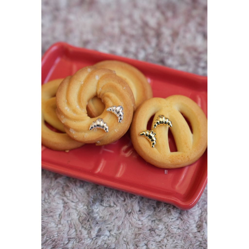 Club 9am - Croissant earrings (gold/silver) ต่างหู ต่างหูขนมปัง ต่างหูครัวซอง