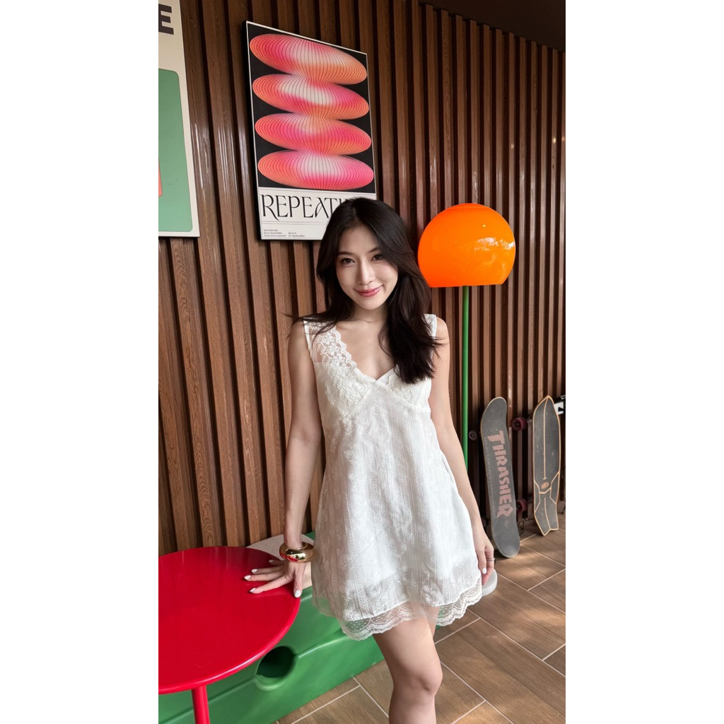 มินิเดรสลูกไม้แต่งอกคอวี คอลูกไม้ซีทรู มีซับในทั้งตัว
