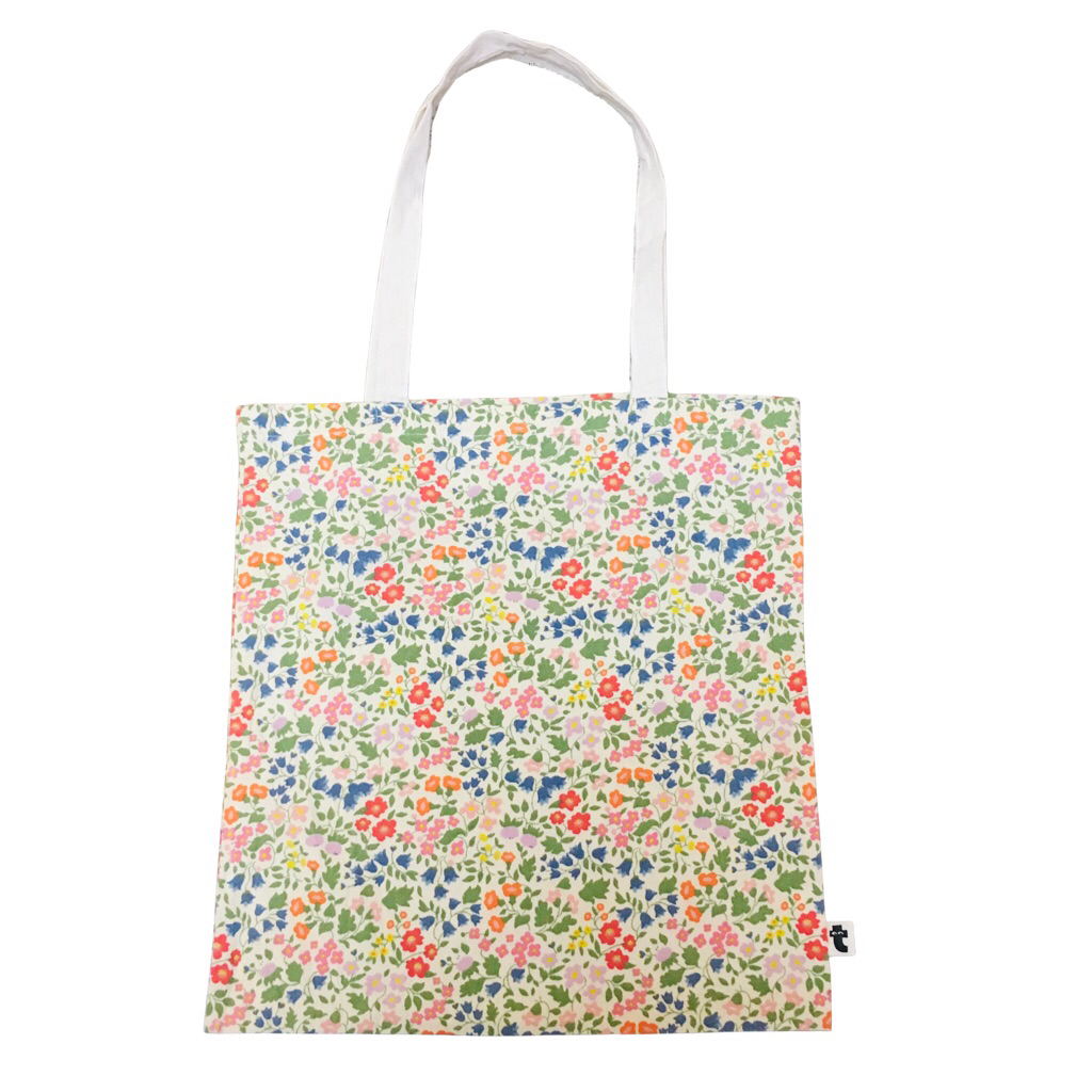 มือสอง• กระเป๋าผ้า Flying Tiger Copenhagen ลายดอกไม้ **มีตำหนิตรงสาย