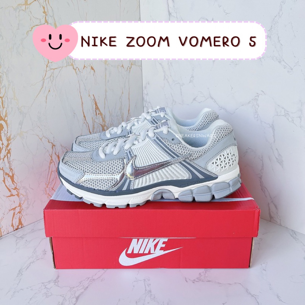[พรีออเดอร์] Nike Zoom Vomero 5 - (IM2219-121) Color: Summit White/Light Smoke Grey/Smoke Grey/Metallic Silver