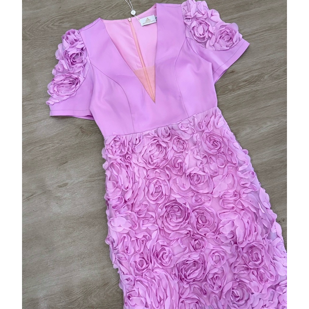 เดรสหางปลาตัวยาว เสื้อคอวีเสริมฟองน้ำ ตัวกระโปรงเป็นผ้าดอกกุหลาบแบบ3D ซิบหลังมีซับในทั้งชุด #abi - รูปที่ 5