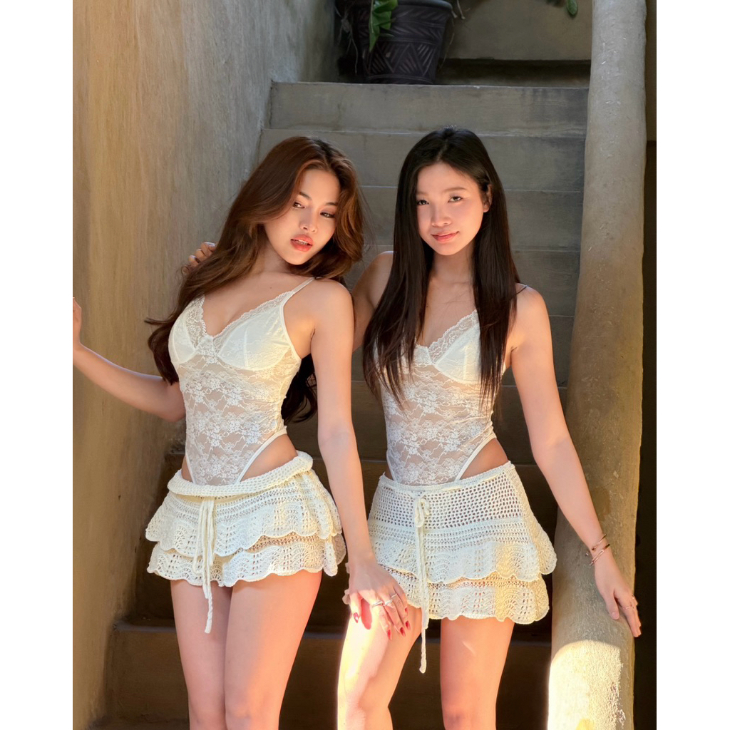 Ariana Bodysuit บอดี้สูทลูกไม้ ขาว ดำ พร้อมส่ง sinitra shop