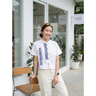 เสื้อพื้นเมืองผู้หญิงคอจีน แต่งแถบผ้าทอลายไทย