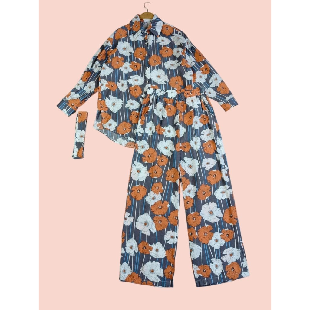 Yuan Lai Ye size M-L ชุดเซ็ทผ้าคอตตอนสีเทาลายดอก
เสื้อเชิ้ต รอบอก 44 ความยาว 29 นิ้ว

กางเกงเอวยืด ร