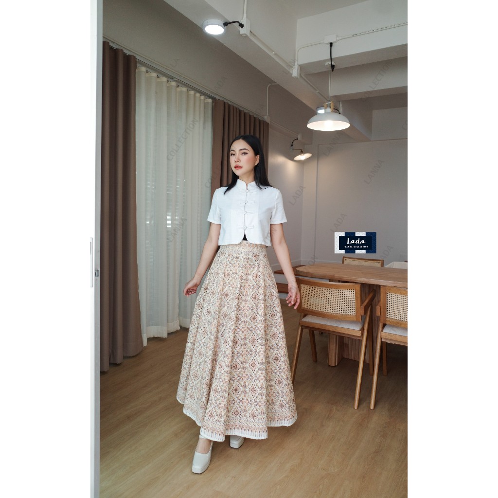 เซ็ทแพรวาลายนาคสีขาว เสื้อคอจีนกระดุมมุกและกระโปรง8ชิ้น(ผ้าฝ้ายพิมพ์ลาย)