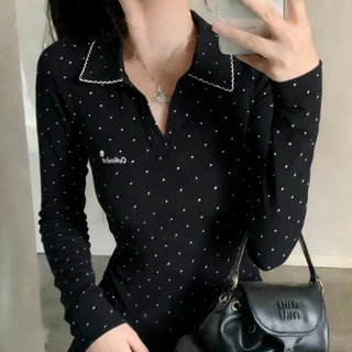 เสื้อโปโลปักลายจุดสีขาว แขนสั้นไหล่ตรง ทรงเข้ารูป ครอปสั้น สไตล์สาวแซ่บ รุ่นใหม่ปี 2026