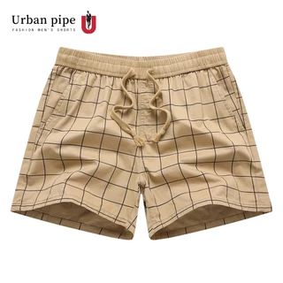 URBAN PIPE กางเกงขาสั้นผู้ชายลำลองรุ่นใหม่ปี 2026 ความยาวเหนือเข่า แบบกลาง สีเรียบ ดีไซน์ทันสมัย เอวยางยืด รหัส 520555