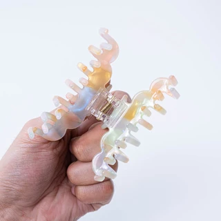 invisibobble กิ๊บหนีบผม กิ๊บติดผม ถนอมเส้นผม รุ่น Clipstar Pastel Prism ( 1 กล่องบรรจุ 1 ชิ้น)