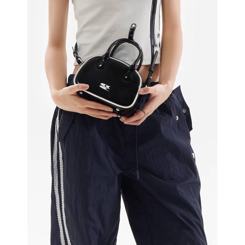 [พร้อมส่ง🤍🖤] 💫กระเป๋า crying center bag crossbody bag