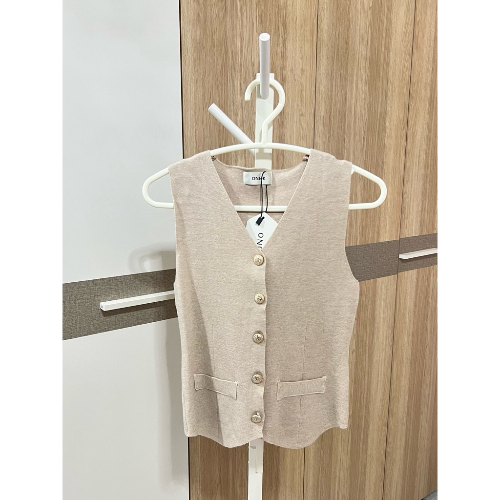 ส่งต่อเสื้อไหมพรมแขนกุด ป้าย ONE-K