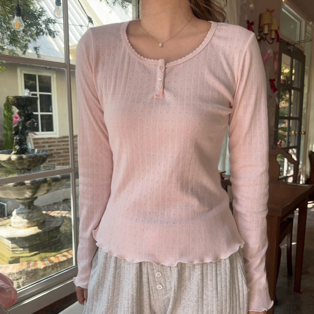 Dopey.puffy / Fluffy Long Sleeve เสื้อแขนยาวผ้าฉลุดีเทลแต่งขอบคอเสื้อและแขน