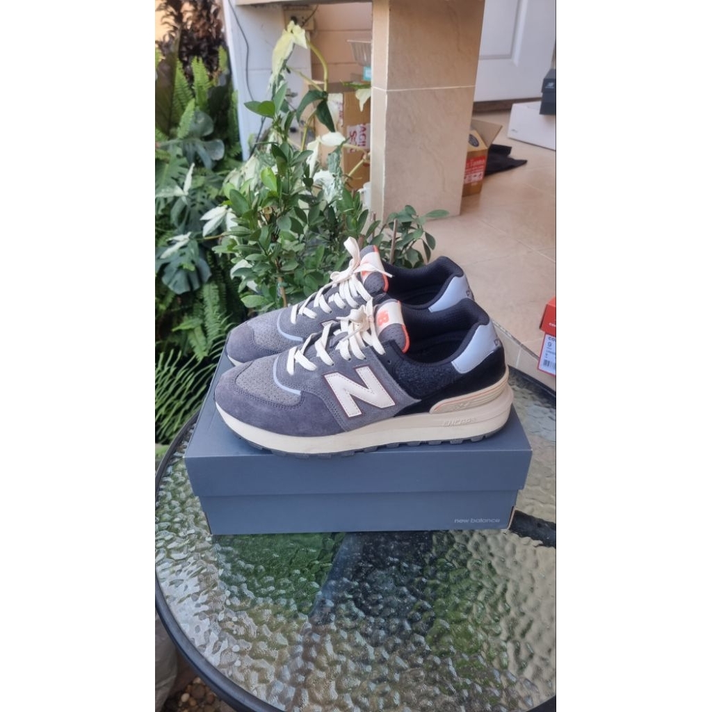 รองเท้า​ Newbalance​ size​43