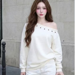 เสื้อปาดไหล่ แต่งตาไก่หน้าหลัง สีสนิมรอบคอ ดูแพงแบบไม่ต้องแต…