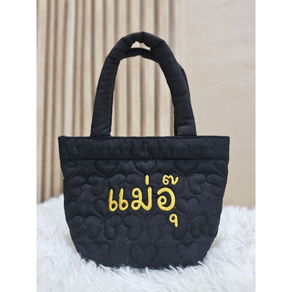 กระเป๋าผ้าใบเล็กจิ๋วปักชื่อได้  ขนาด 9.5×6.5 นิ้ว  เปิด-ปิดด้วยกระดุมแม่เหล็ก ราคา ถูกที่สุด ดีลบีเคเค