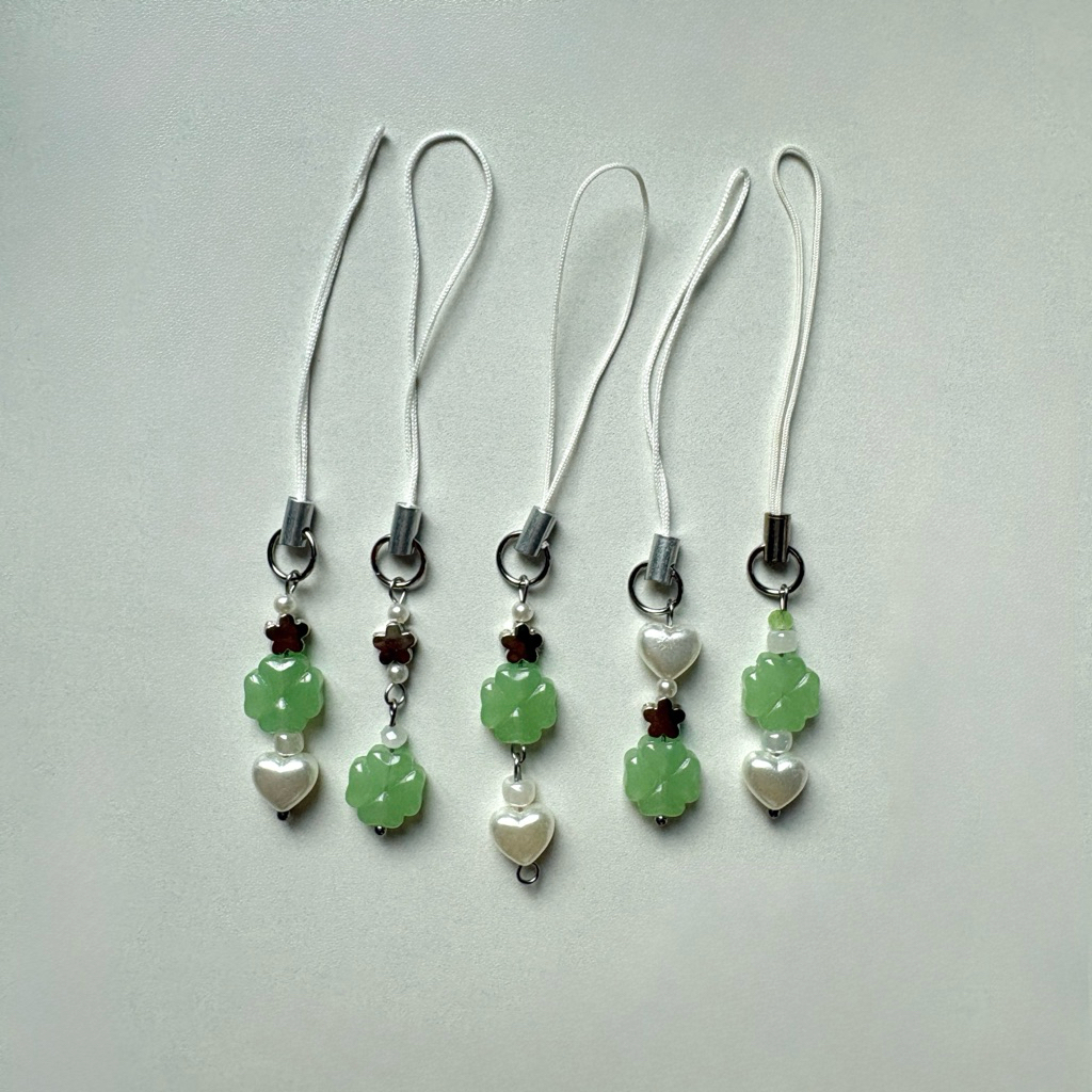 [จัดส่งทุกวันพุธ] พวงกุญแจ Lucky Clover ใบโคลเวอร์สี่แฉก สายห้อยโทรศัพท์ใบโคลเวอร์สี่แฉก handmade ของขวัญ