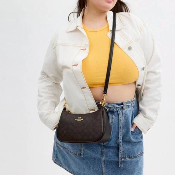 พร้อมส่งค่ะ Coach Teri Shoulder Bag In Signature Canvas CV933 ขนาด 9 1/2”L x 6“H