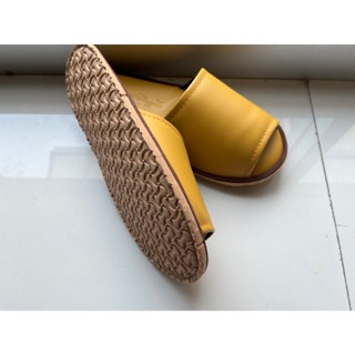 Slippers หนังPVC ไซส์L พื้นกันลื่นStandard yellow สีเหลืองมั…