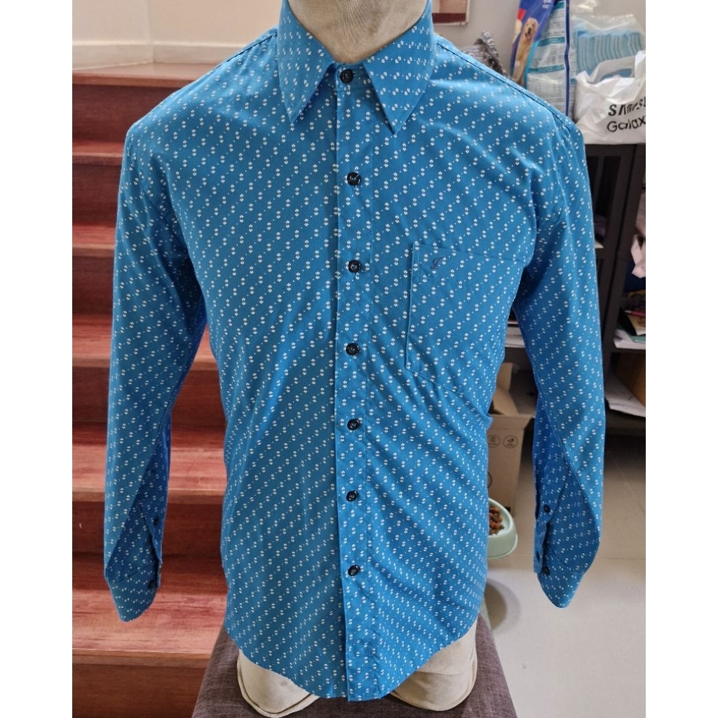 เสื้อเชิ้ตมือสองRondoสภาพดีเหมือนใหม่ราคา 250 บาทไซส์ M วัดรอบอก 40 นิ้วเสื้อผ่านการซักรีดแล้วสภาพดี