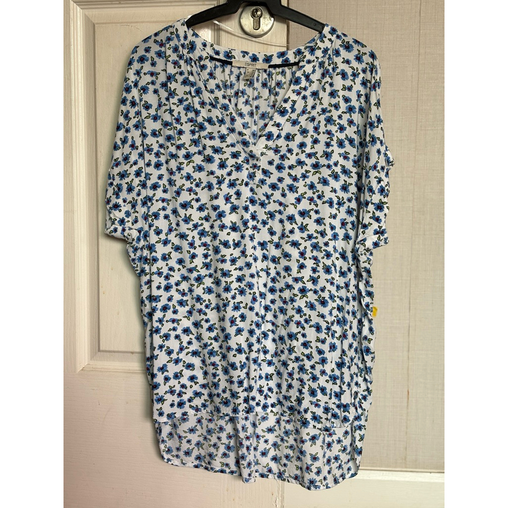 ESPRIT เสื้อเชิ้ตผู้หญิงลายดอกไม้ คอวี Size S-M | มือสองสภาพดีมาก