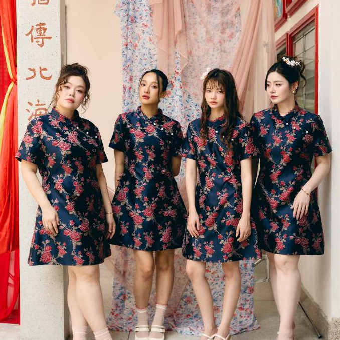 La Mignonne (XS-4XL) Aviana Dylan Dress ชุดตรุษจีน เดรสกี่เพ้า เดรสใส่ทำงาน ใส่เที่ยว คอจีนแต่งผ้าลู