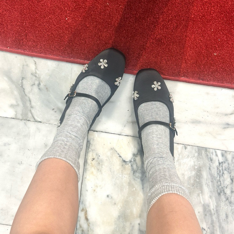 รองเท้าแมรี่เจนผู้หญิง Lulu ผ้าซาตินแต่งเพชรดอกไม้ หวานหรู ใส่สบาย ใส่เที่ยว/ใส่ออกงาน - รูปที่ 2