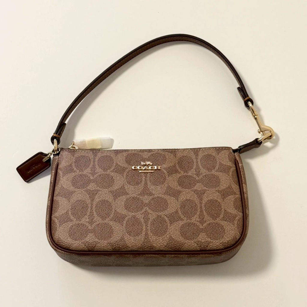 พร้อมส่งในไทย ของแท้ 100 % COACH NOLITA 19 IN  SIGNATURE CANVAS  CW426