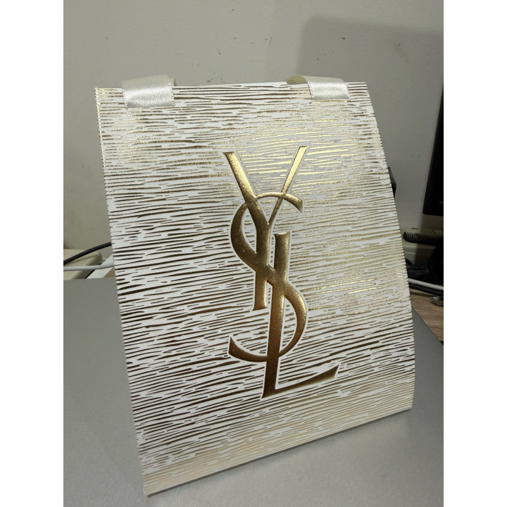 น้ำหอม Yves Sant Laurent Myslf Holiday ได้ของรางวัลปีใหม่มา - ของแท้ยังไม่ได้แกะจาก Shop counter bra