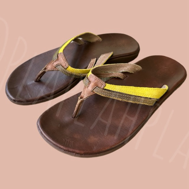 ✅พร้อมส่ง✅ รองเท้ามือสองสภาพดี Chaco Women’s Leather Thong Brown Sandals