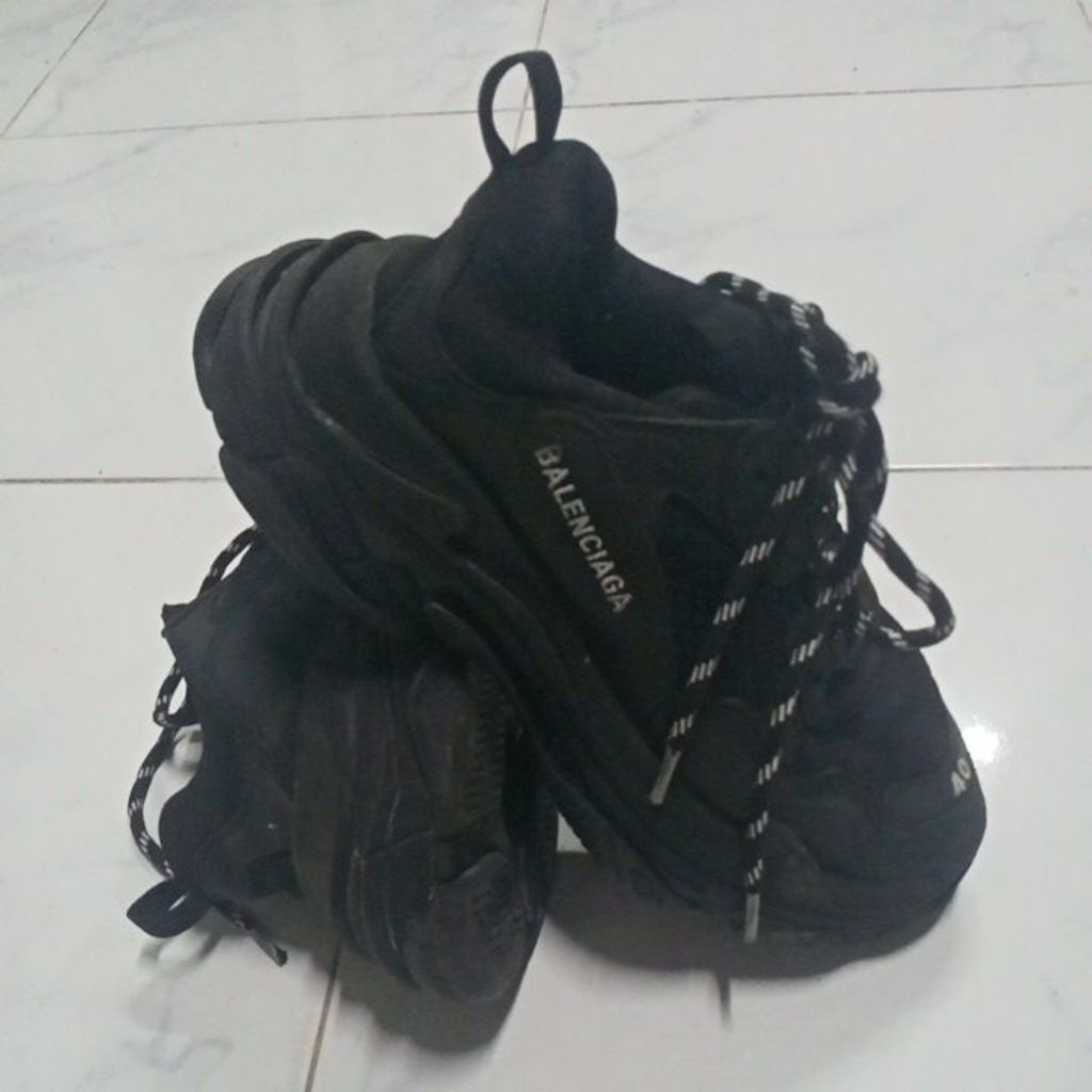Balenciaga Triple S สีดำ
