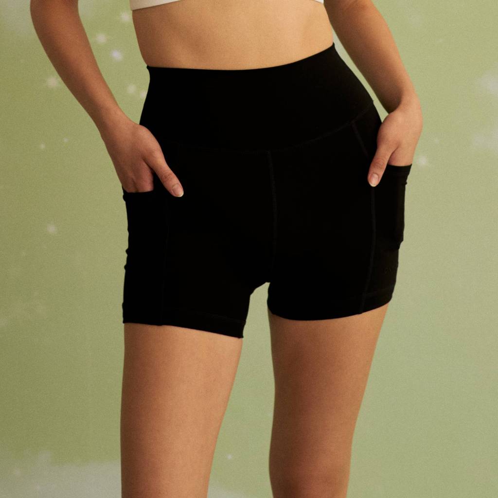 Airflex Super Short in Black (กางเกงขาสั้นออกกำลังกาย)