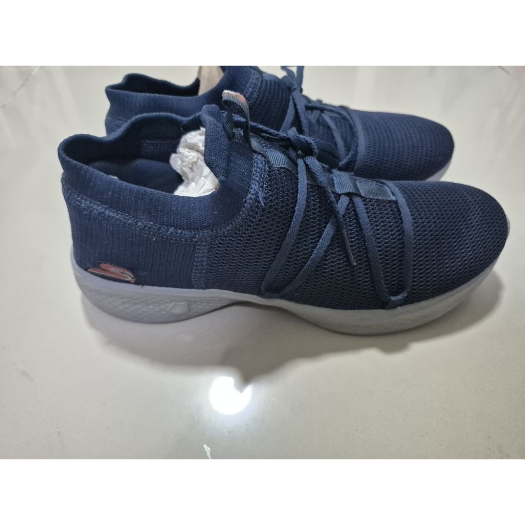 skechers go walk 5 ผู้หญิง SIZE6.5US  23.5CM สภาพ80%