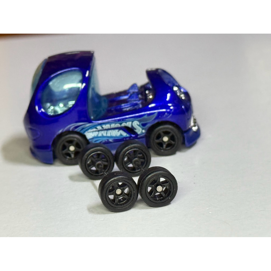 ล้อยาง สำหรับ ปรับแต่ง รถโมเดล 1:64  ขนาดประมาณ 9 มิลลิเมตร รวมยาง สี ดำ  ลาย 5 Spoke ขนาดแกน ยาว