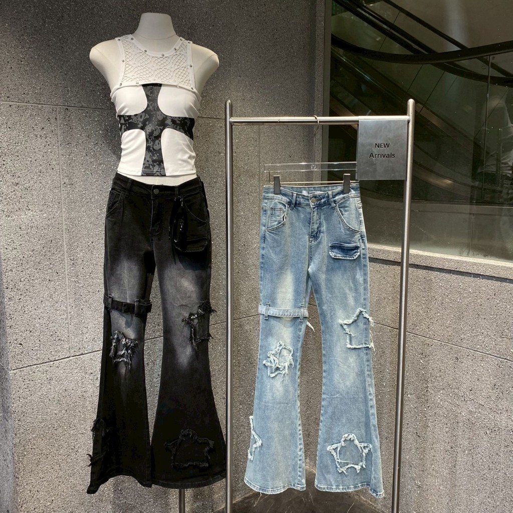 C4052 (ทักแชทเช็คสต็อกก่อนสั่ง) กางเกงยีนส์ขาม้า Star Ripped Denim 👖🌟 ดีไซน์สุดยูนีคกับดีเทลแต่งขาดรูปดาวและสายรัดขาเท่ๆ